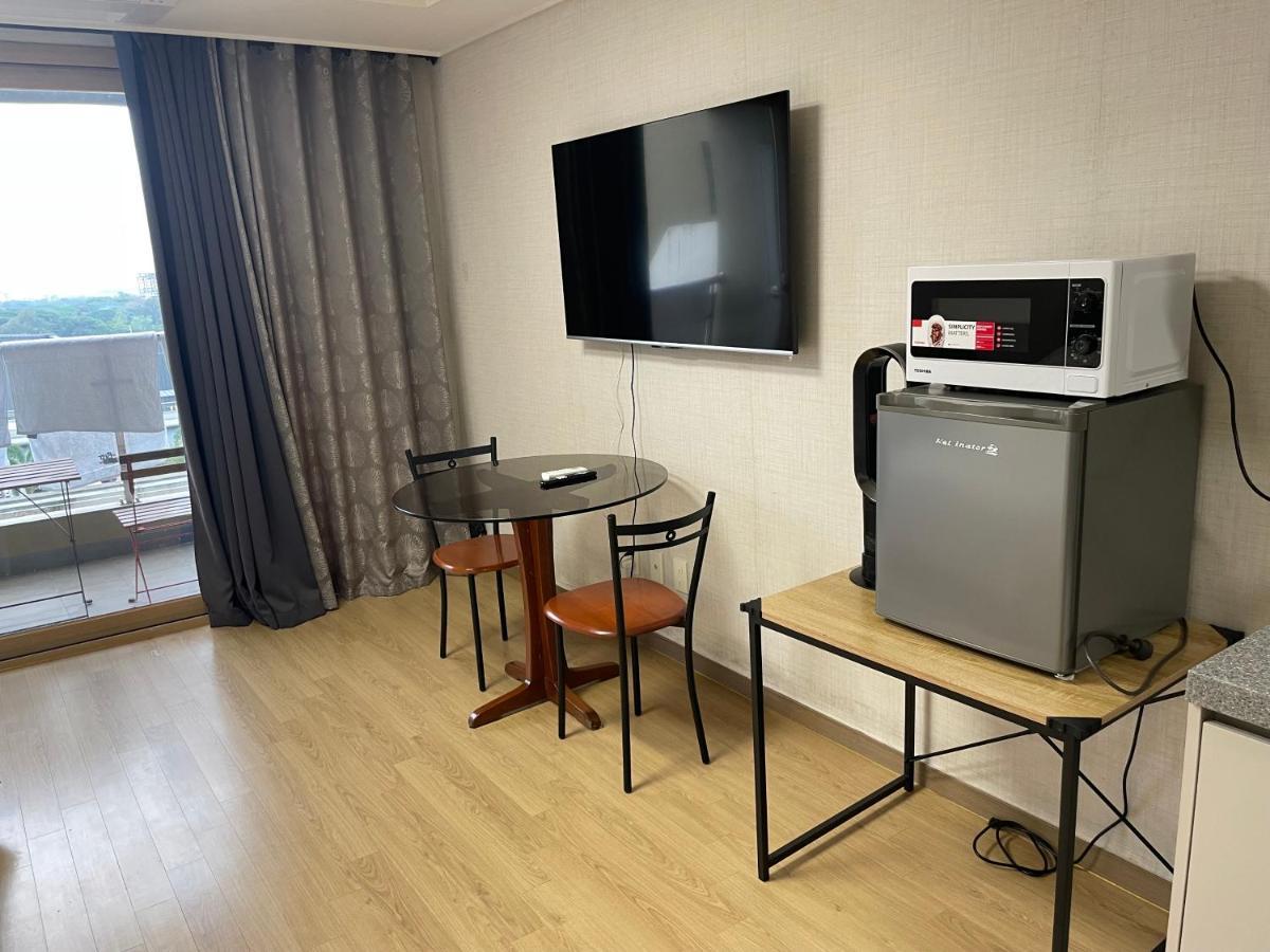 Spacious Luxury Condo W/ Kitchen Beside Hilton Clark D'Heights Angeles Exterior foto